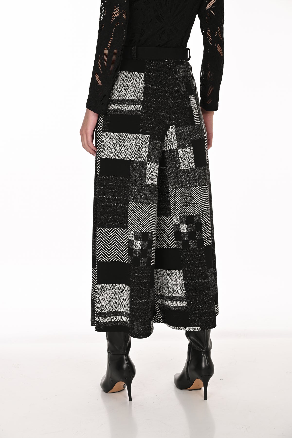 Frank Lyman Women's Patchwork Wide-Leg Cropped Pant 263457 – Black/Cream