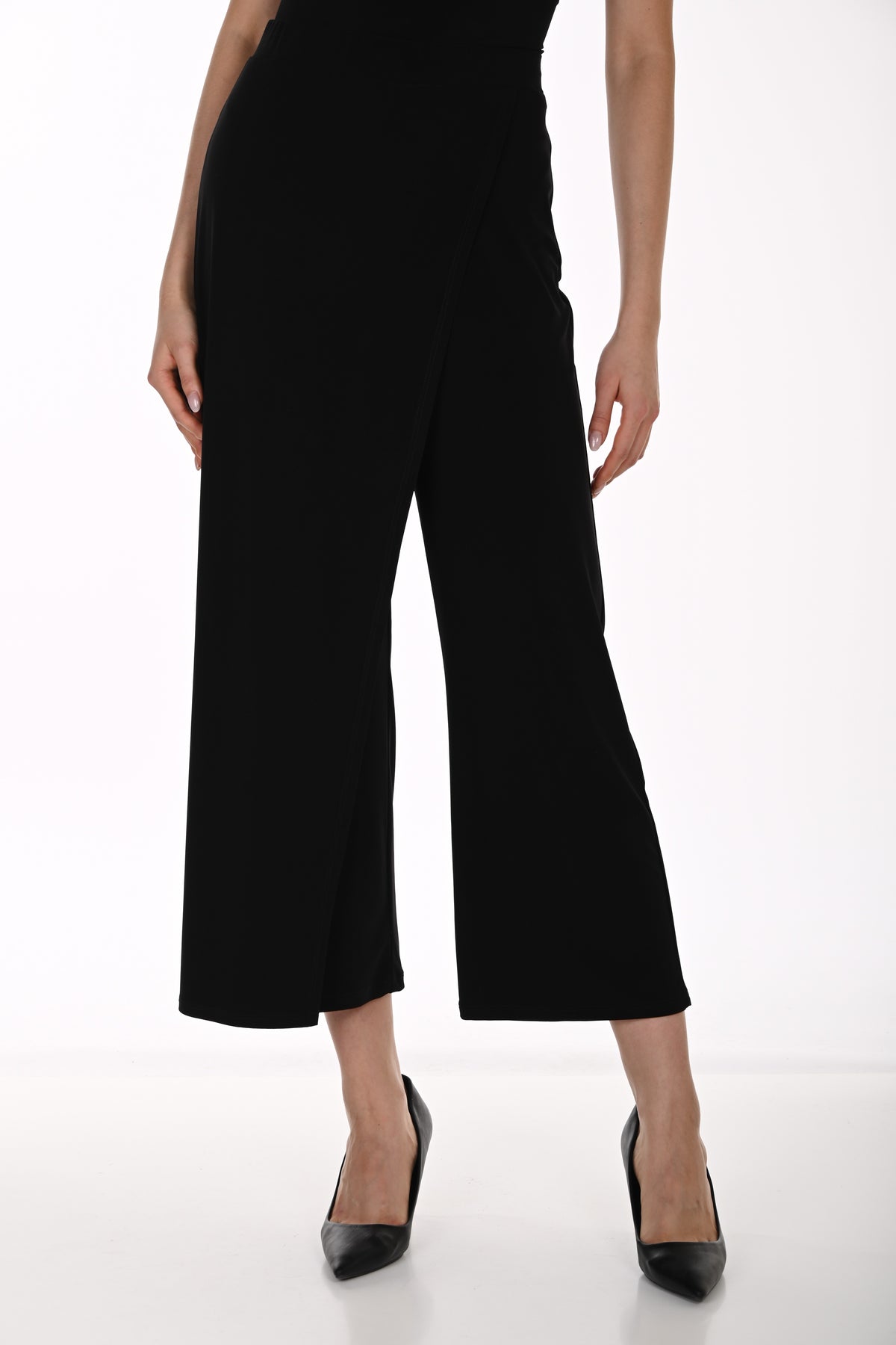 Frank Lyman Women’s Cropped Wide-Leg Knit Pant 264003 – Black