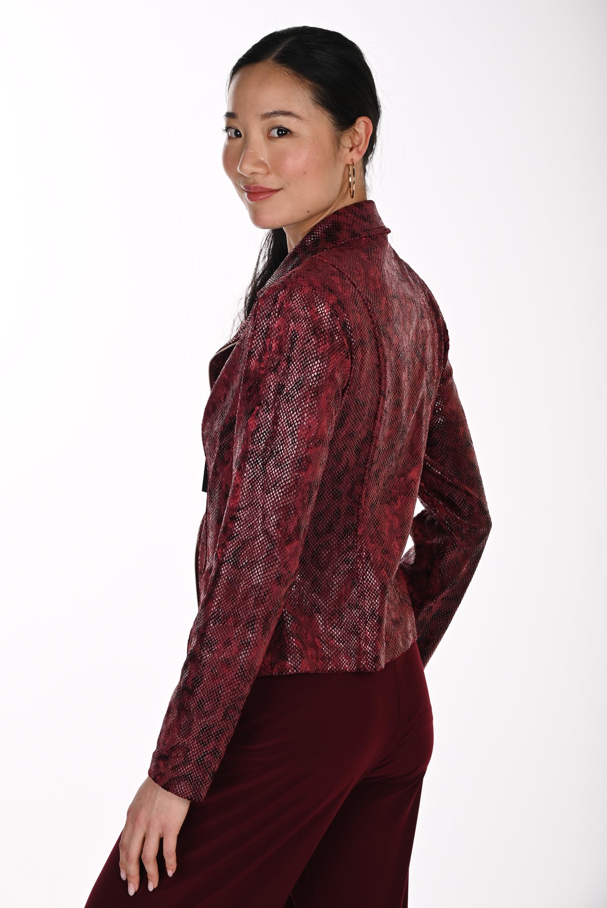 Frank Lyman Women’s Snake Print Zip Knit Jacket 264120 – Burgundy