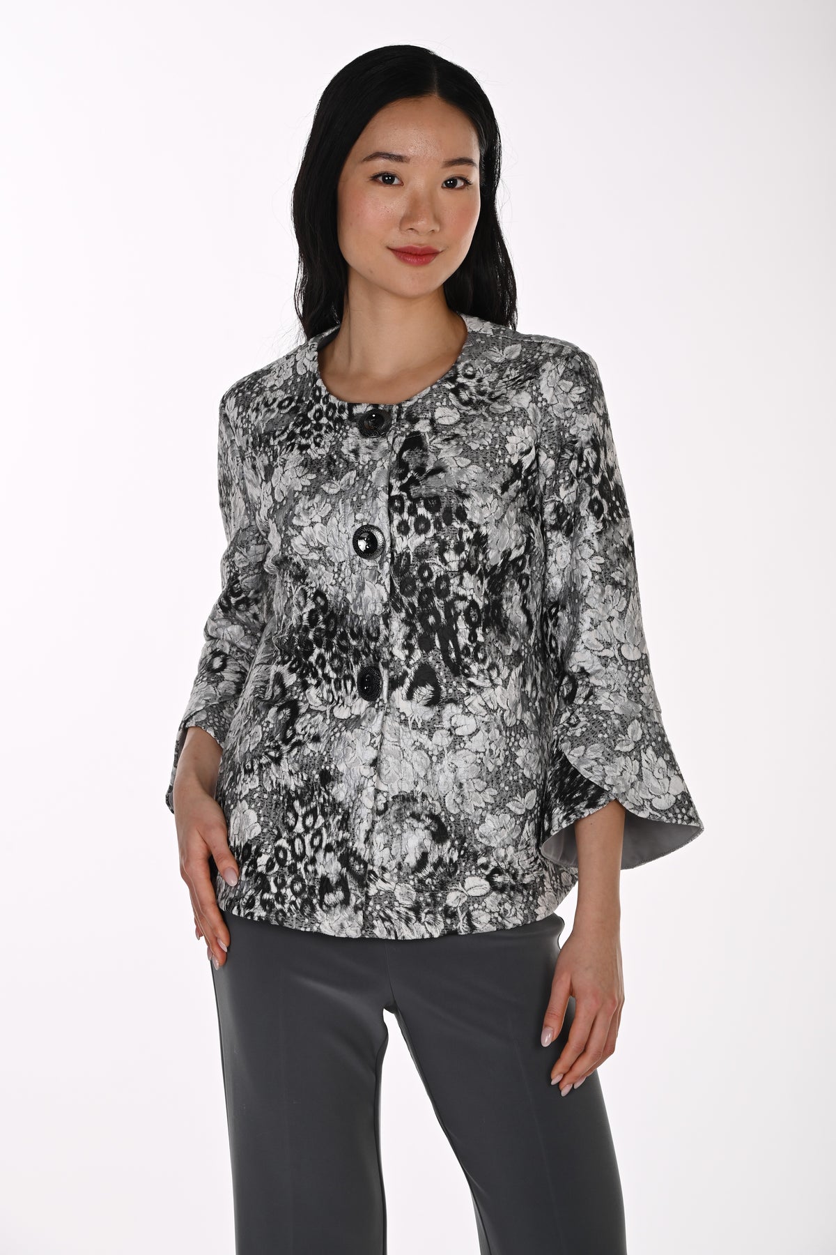 Frank Lyman Women’s Floral Print Knit Jacket 264167 – Grey/Black