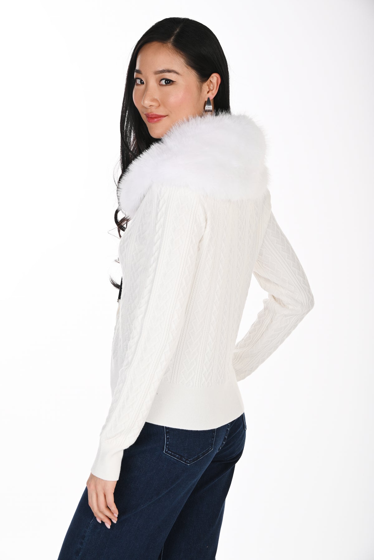 Frank Lyman Women's Cable Knit Cardigan with Faux Fur Collar 264842 – Off-White