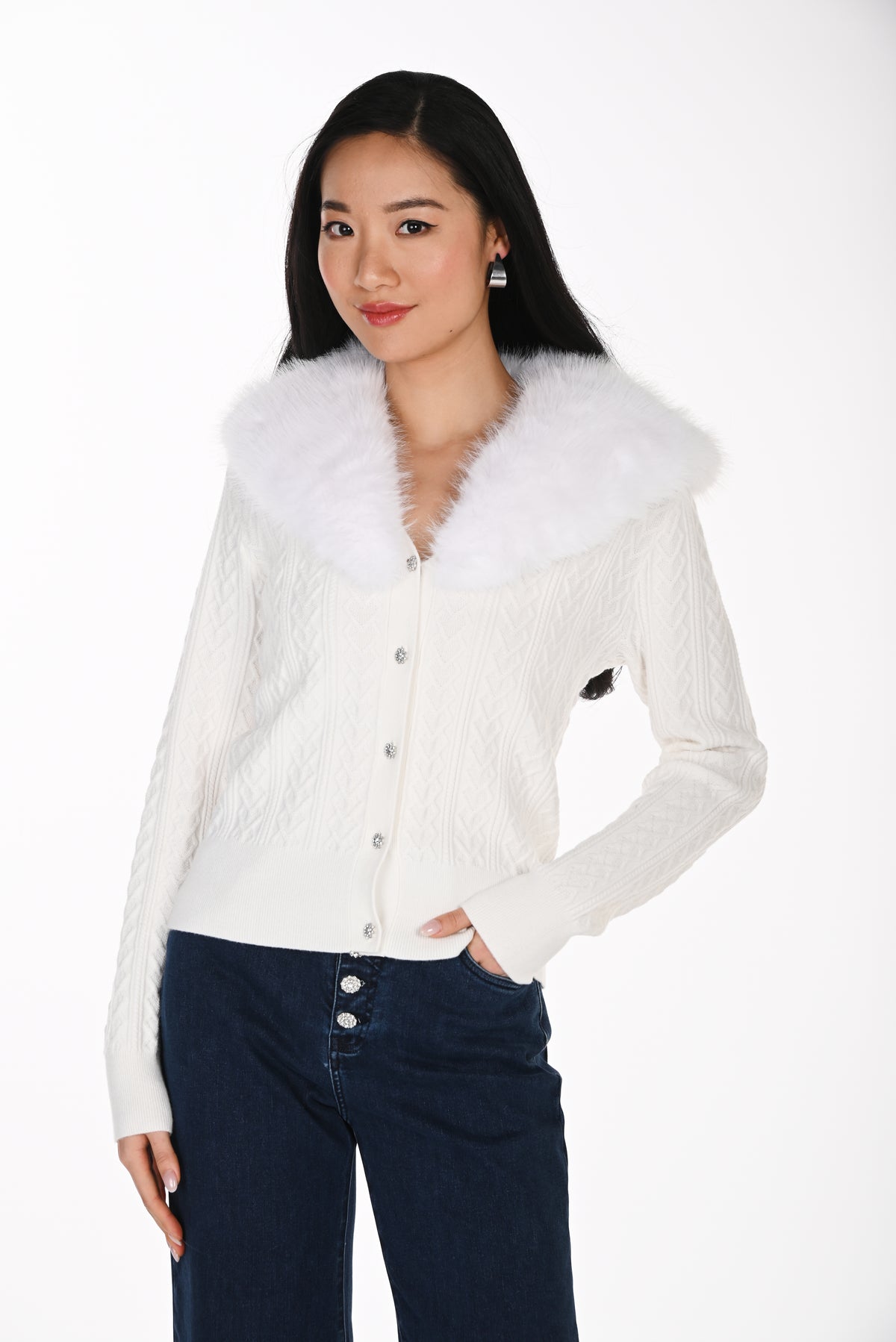 Frank Lyman Women's Cable Knit Cardigan with Faux Fur Collar 264842 – Off-White